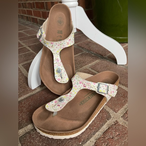 Birkenstock Shoes - BIRKENSTOCK Vegan Gizeh Floral Rose. Worn just a couple times. See pics!
